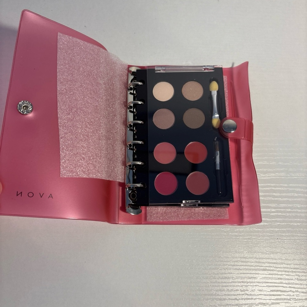 AVON GET ORGANIZED BEAUTY AGENDA  SPRING Eyes, Lips, Face Blush & Powders